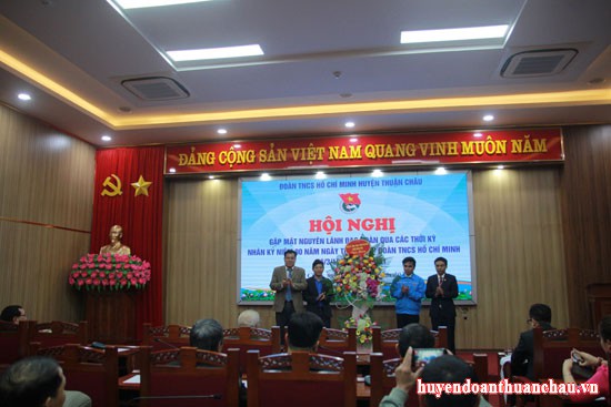Hội nghị gặp mặt nguyên lãnh đạo đoàn qua các thời kỳ nhân kỉ niệm 90 năm thành lập Đoàn TNCS Hồ Chí Minh