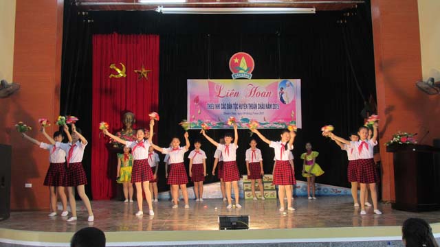 Liên hoan thiếu nhi các dân tộc huyện Thuận Châu năm 2015