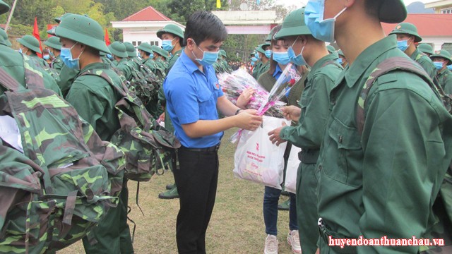 Thuận Châu: Lễ giao nhận quân năm 2020